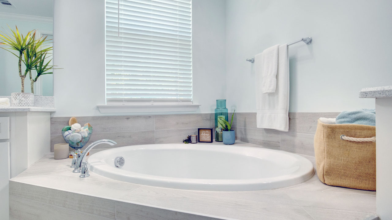 Real Estate Photography - Soaking Bath Tub